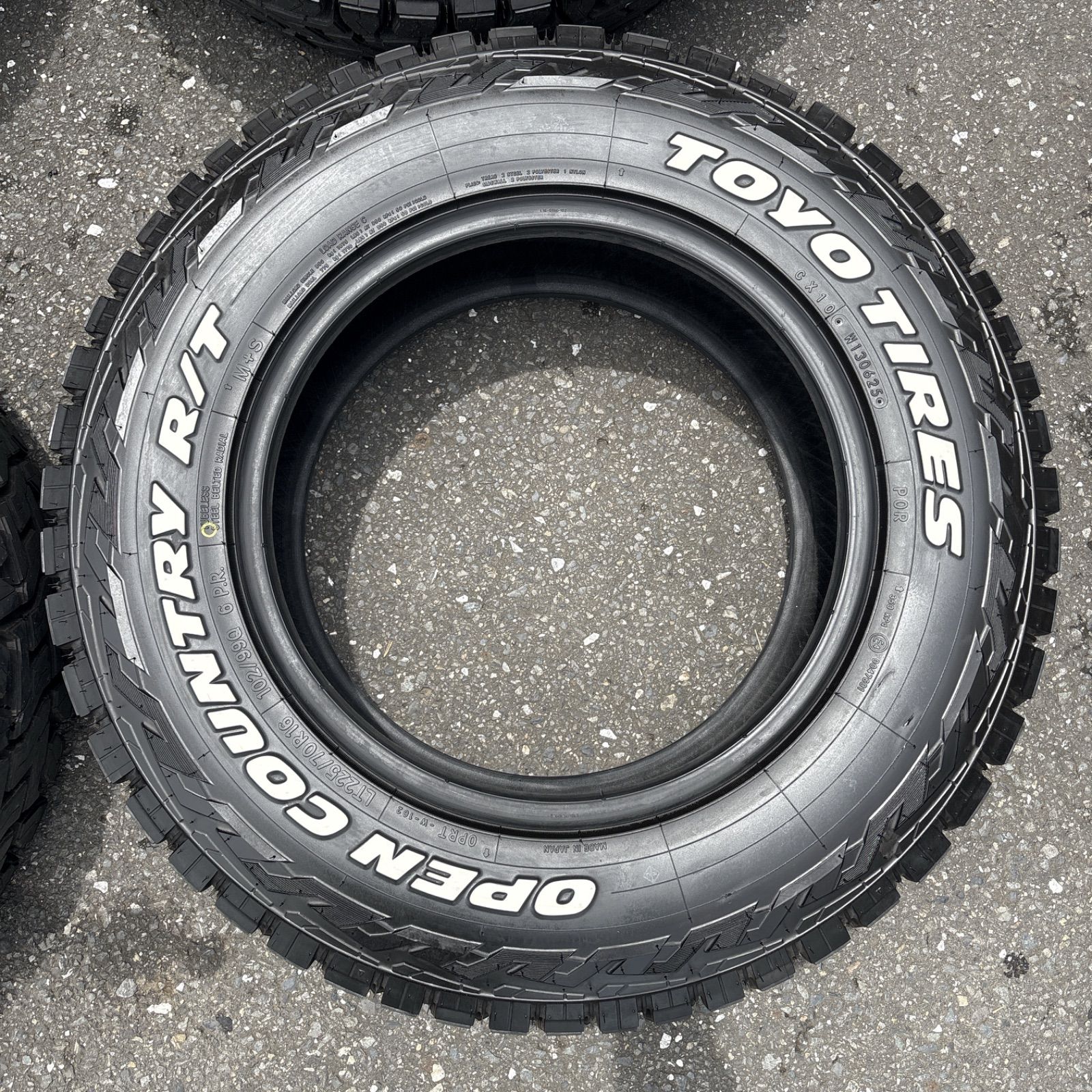 3/31まで　24年製　バリ溝　TOYO OPEN COUNTRY 17インチ Amazon.co.jp: TOYO OPEN COUNTRY A/T Ⅲ 265/70R17 115T WL