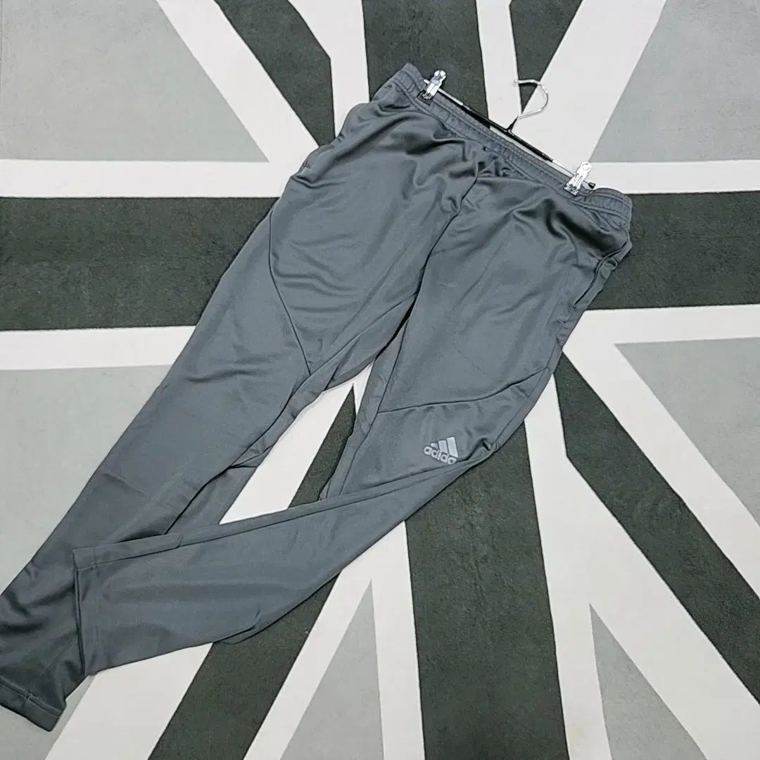 新品未使用 定価8800円 adidas アディダス トレーニングパンツ L jdg24-ge5427_1.jpg