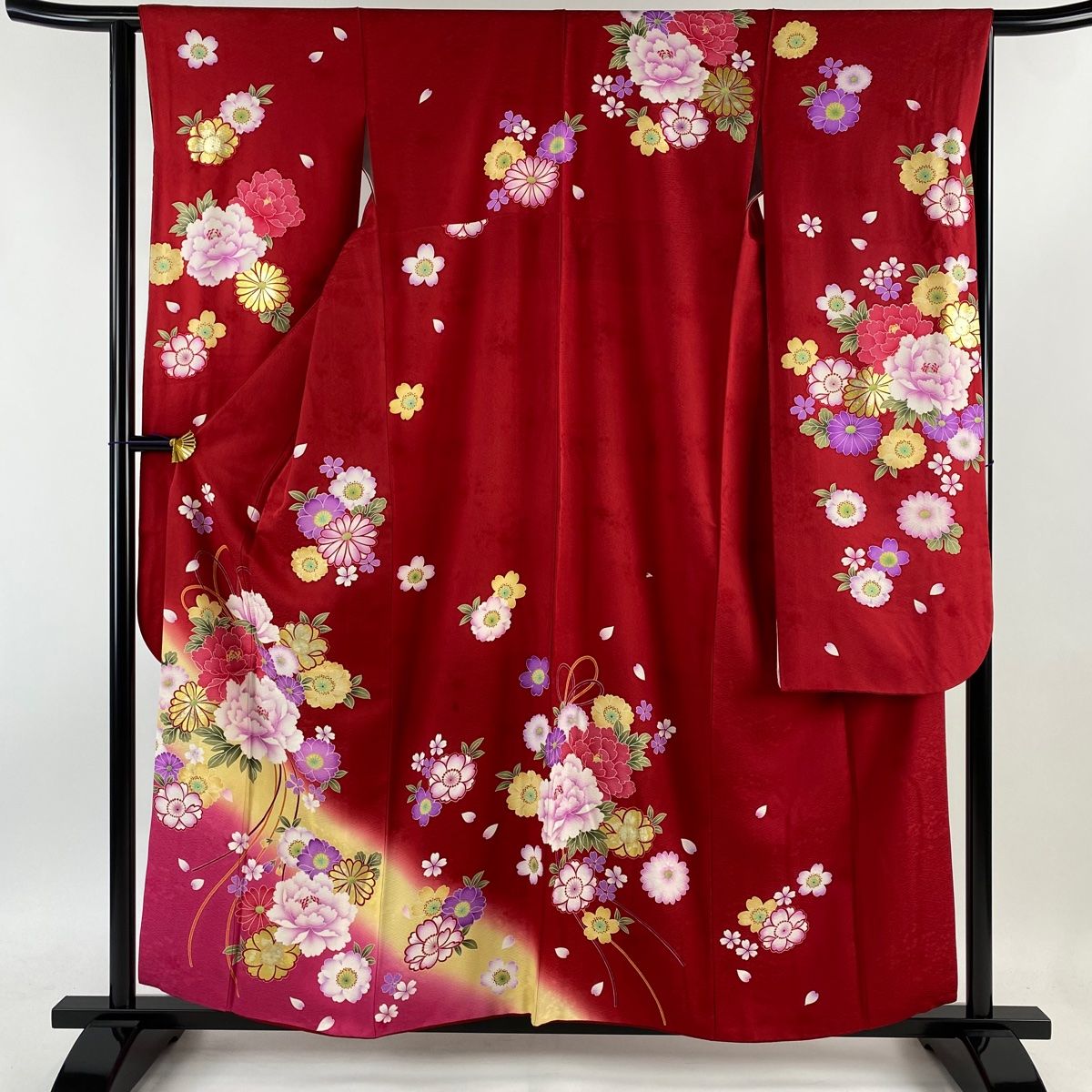 美品 本振袖 総絞り 赤 墨黒 牡丹 菊 吉祥花 金彩加工 身丈