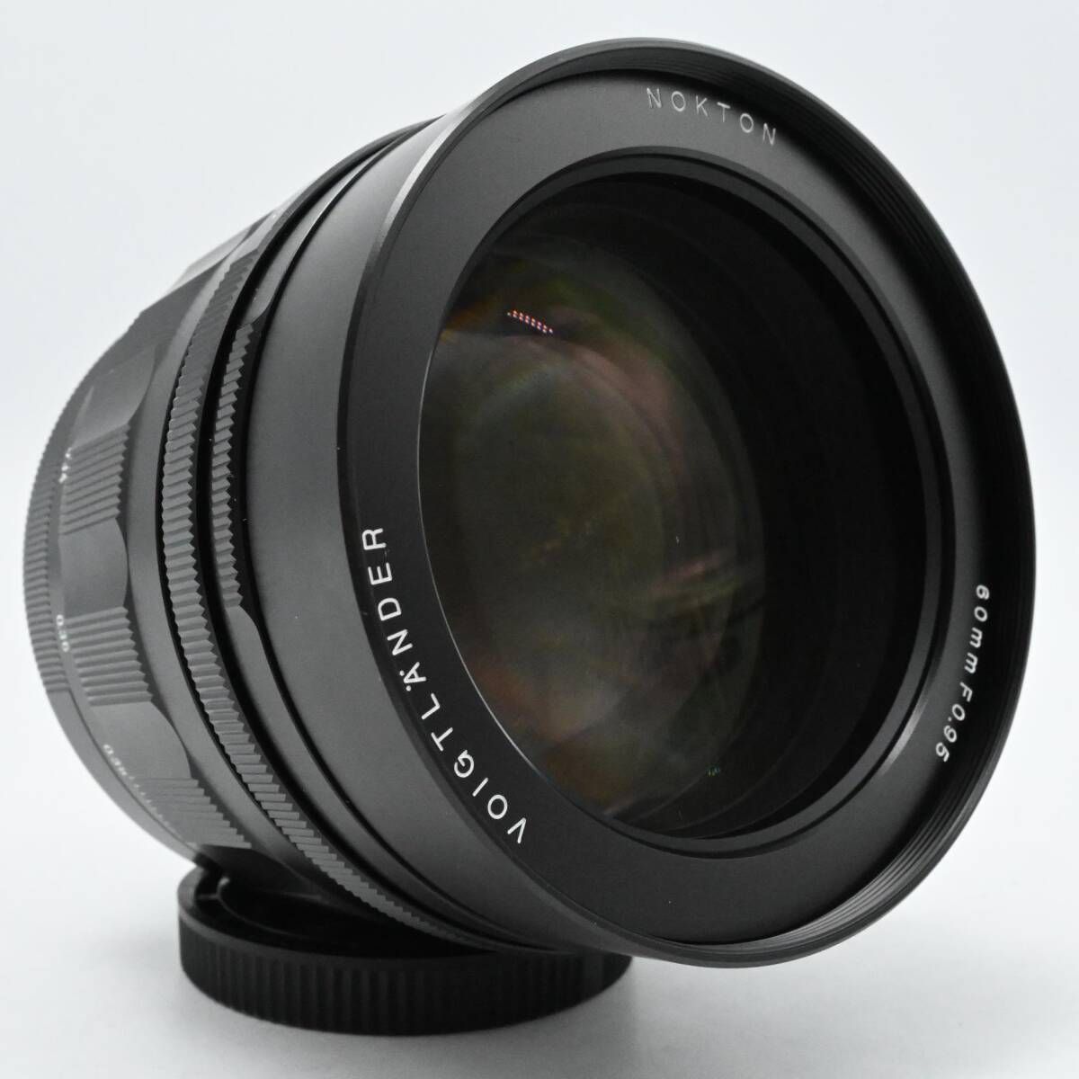60mm F0.95