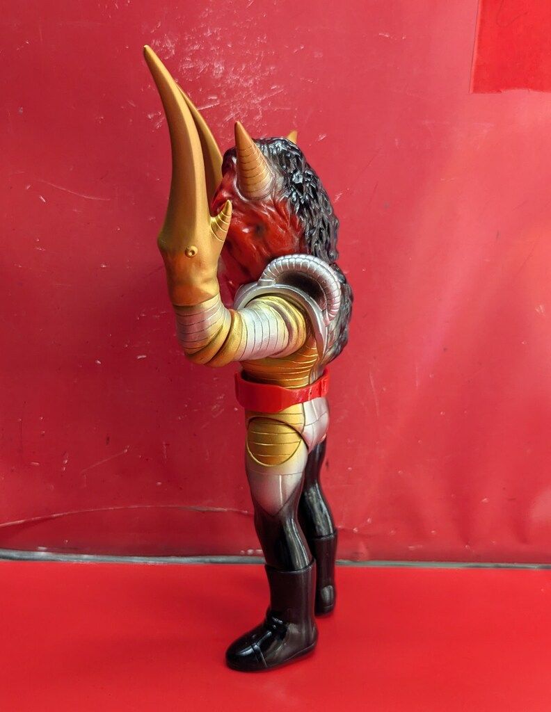 メディコムトイ　東映レトロソフビコレクション　ハサミジャガー なんと東映新作は「ショッカーライダーNo.1(キングサイズ)」も