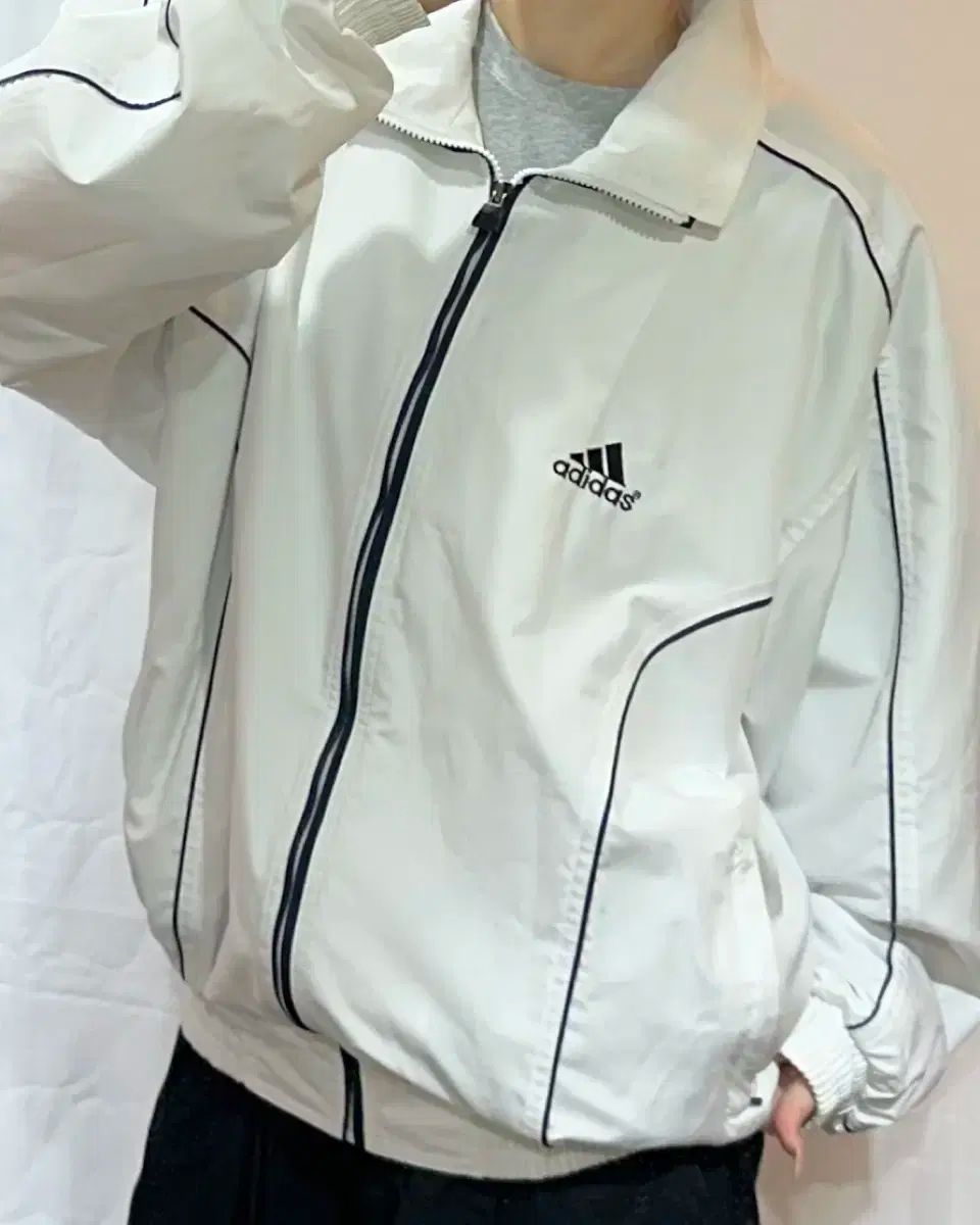 adidas アディダス ワードウーブン 白 ウィンドブレーカー