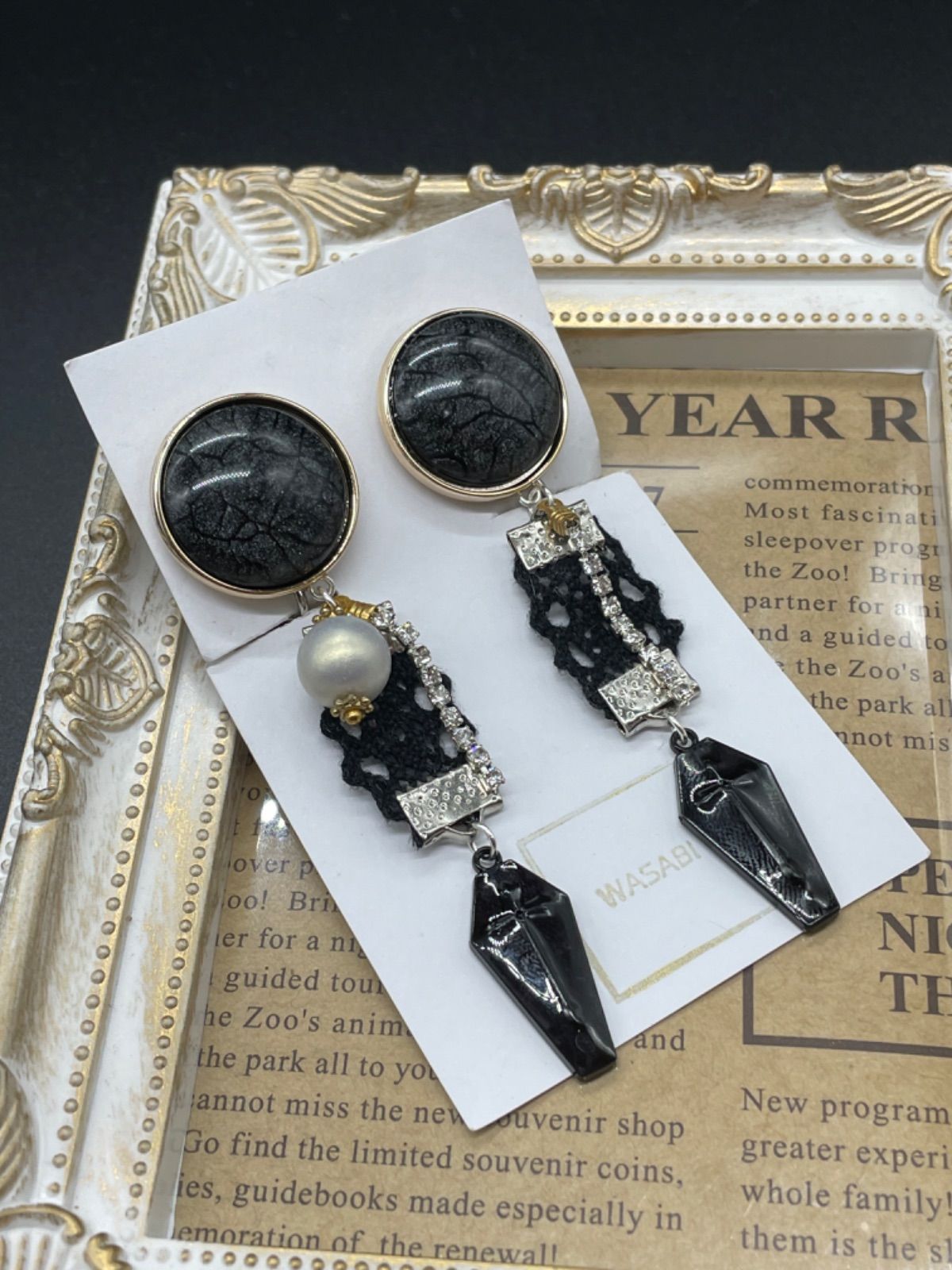 ハロウィン）（送料無料）ブラックカボションとラインストーンとクロス