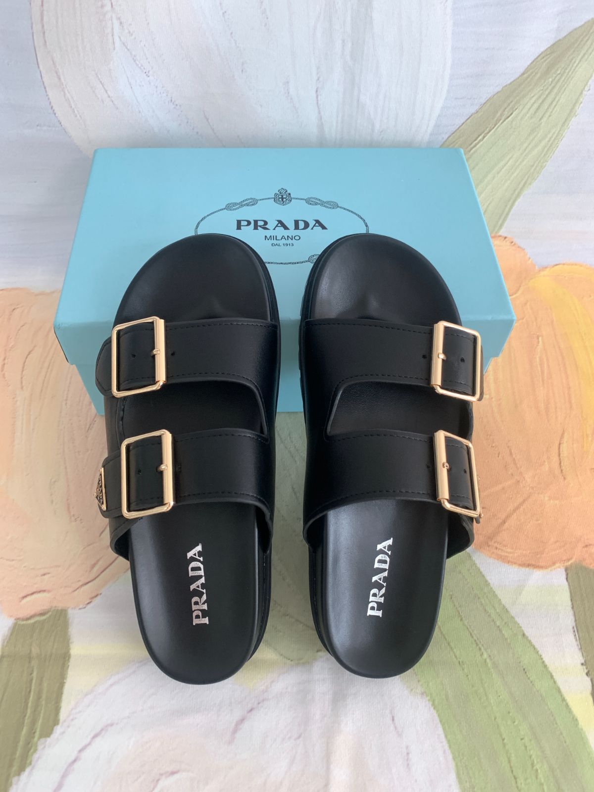 PRADA プラダ トライアングル ロゴ レザー サンダル レディース