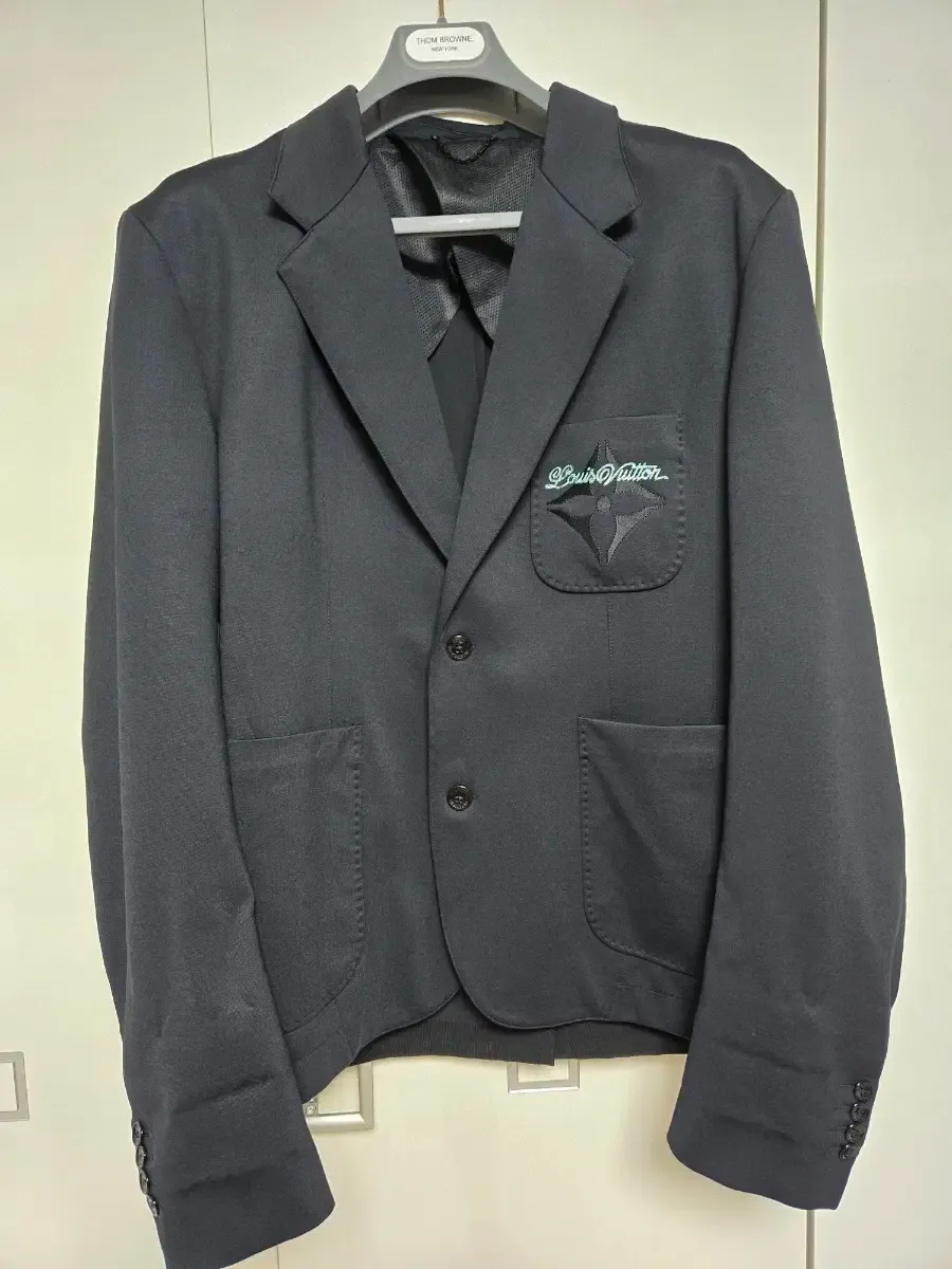 LOUIS VUITTONルイヴィトン ピークドヘリンストライプグレースーツ48 LOUIS VUITTONルイヴィトン ピークドヘリンストライプグレースーツ48