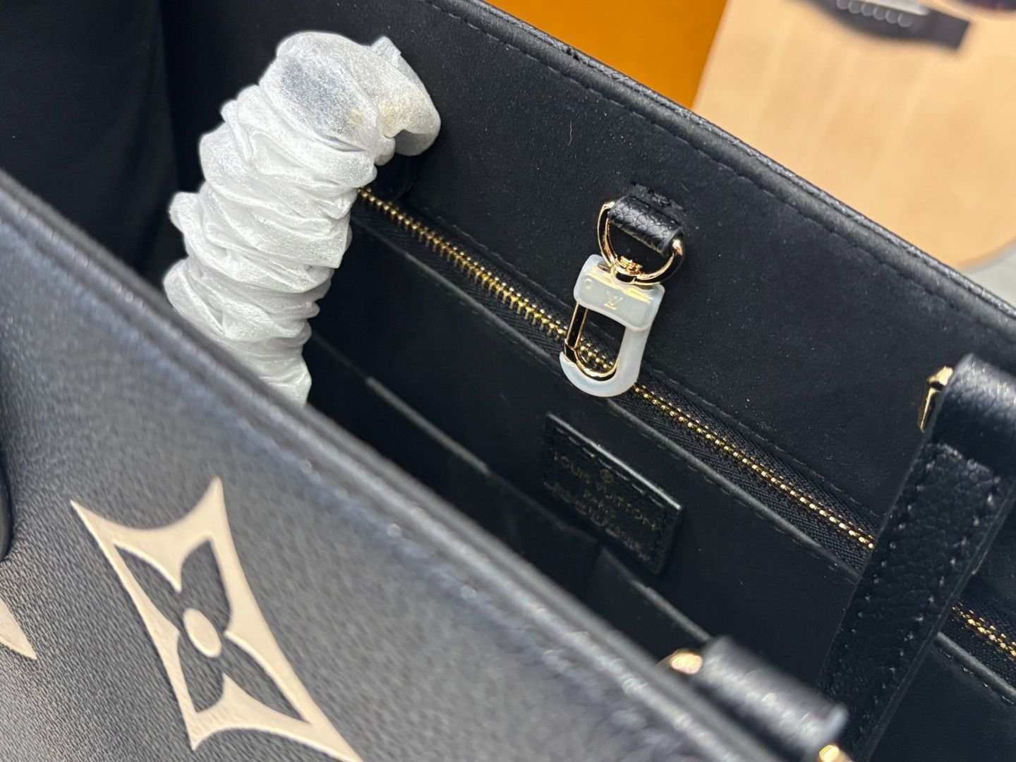 【限定価格】Louis Vuitton OnTheGo OnTheGo East West Bicolor Monogram Empreinte Leather - Women