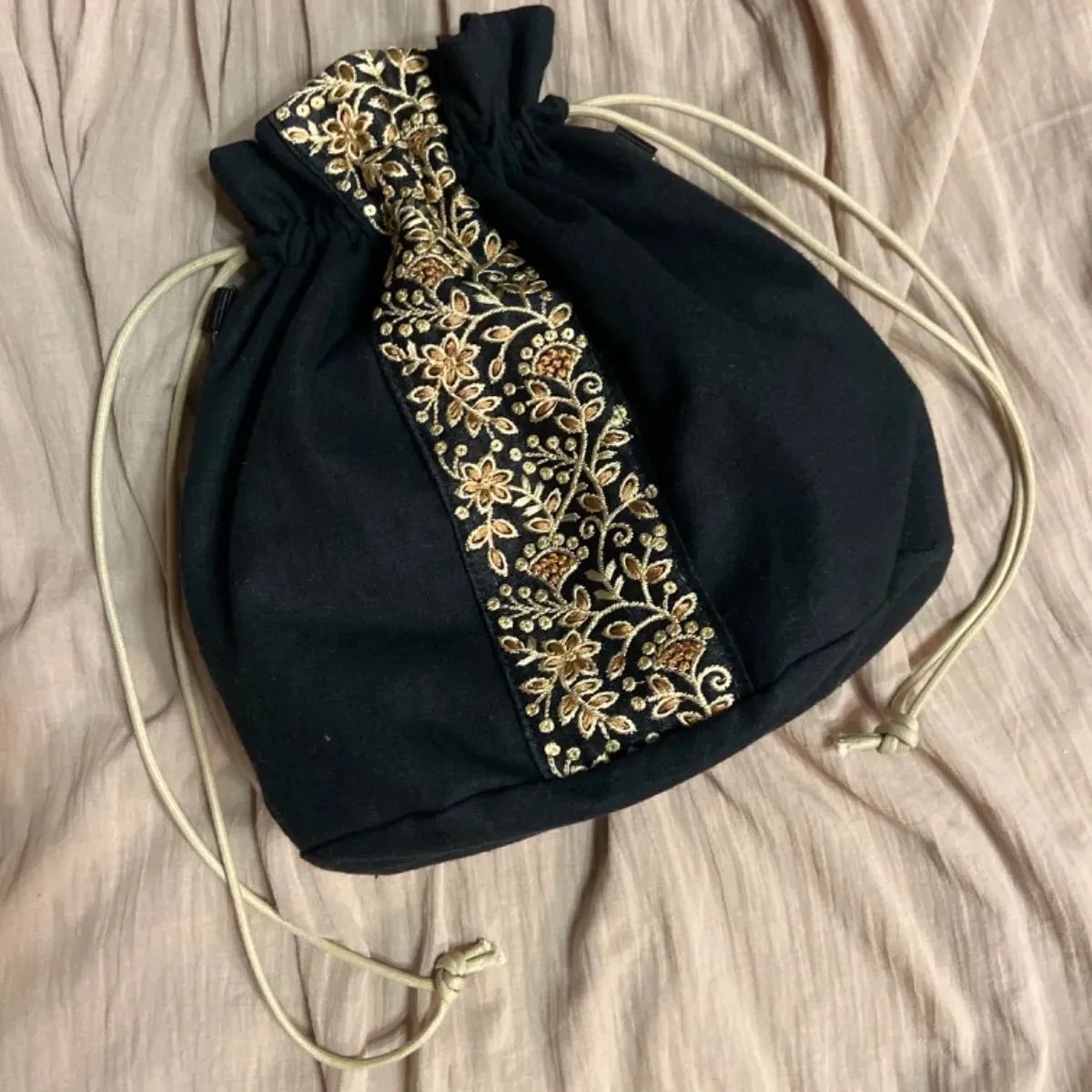 インド刺繍リボン　巾着ショルダーバッグ　綿麻コットン