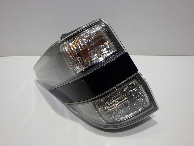 【美品】20系ヴェルファイア 左テール内側 ANH.GGH20/25 球切れ無し 20ヴェルファイア 左テール ANH GGH20/25 58-29 9 コーティング 81561