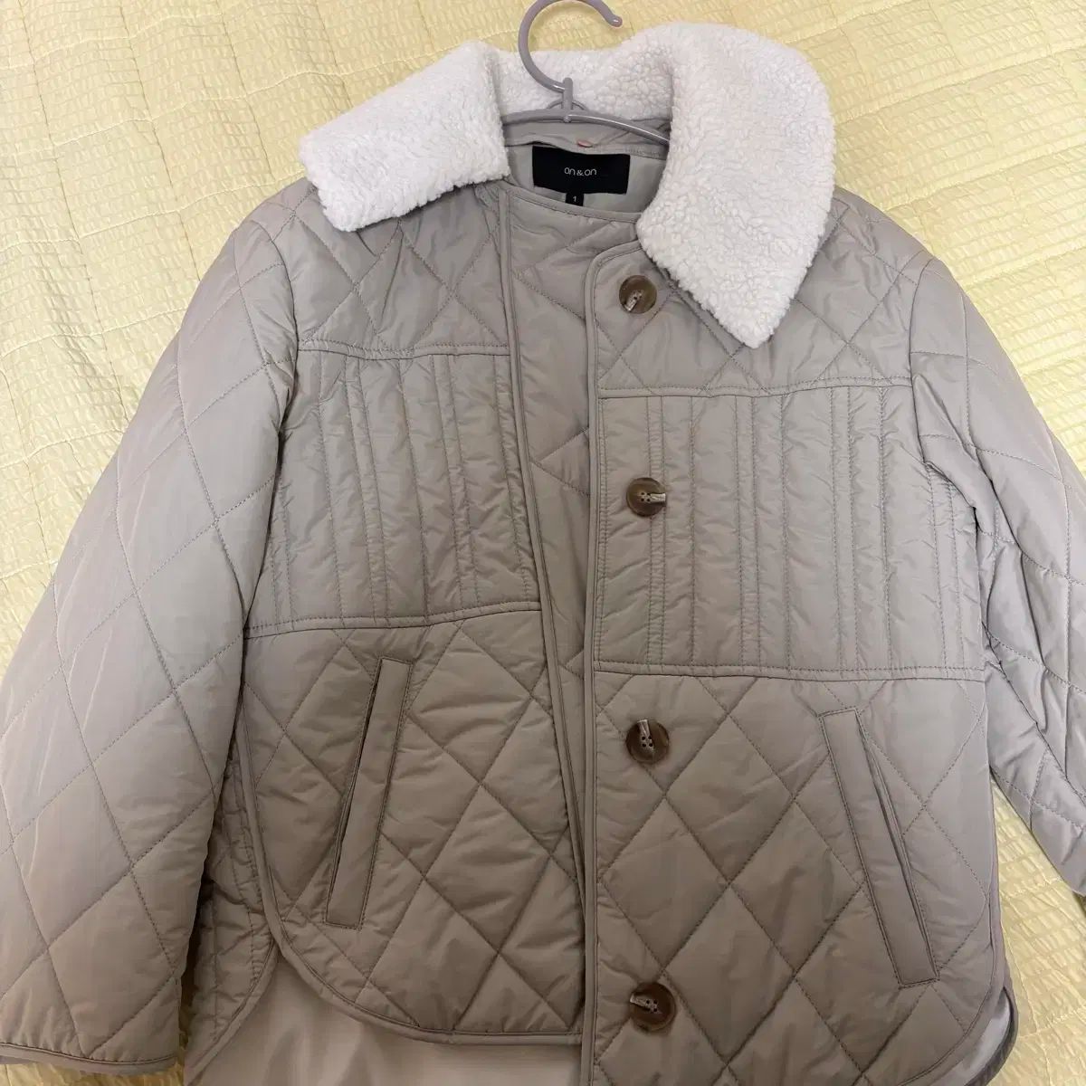 on ＆ ダウン ショートダウンコート ably エイブリー