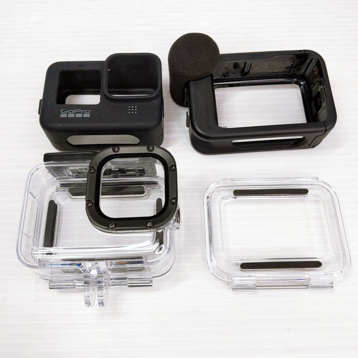 中古品】GoPro Hero 12 Black 本体+アクセサリー+バッテリー2個セット 
