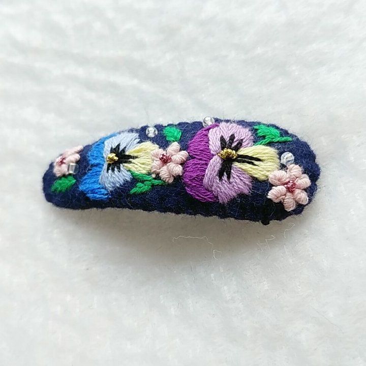 5センチパッチンピン♡パンジー刺繍♡ハンドメイド 5センチパッチンピン♡パンジー刺繍♡ハンドメイド
