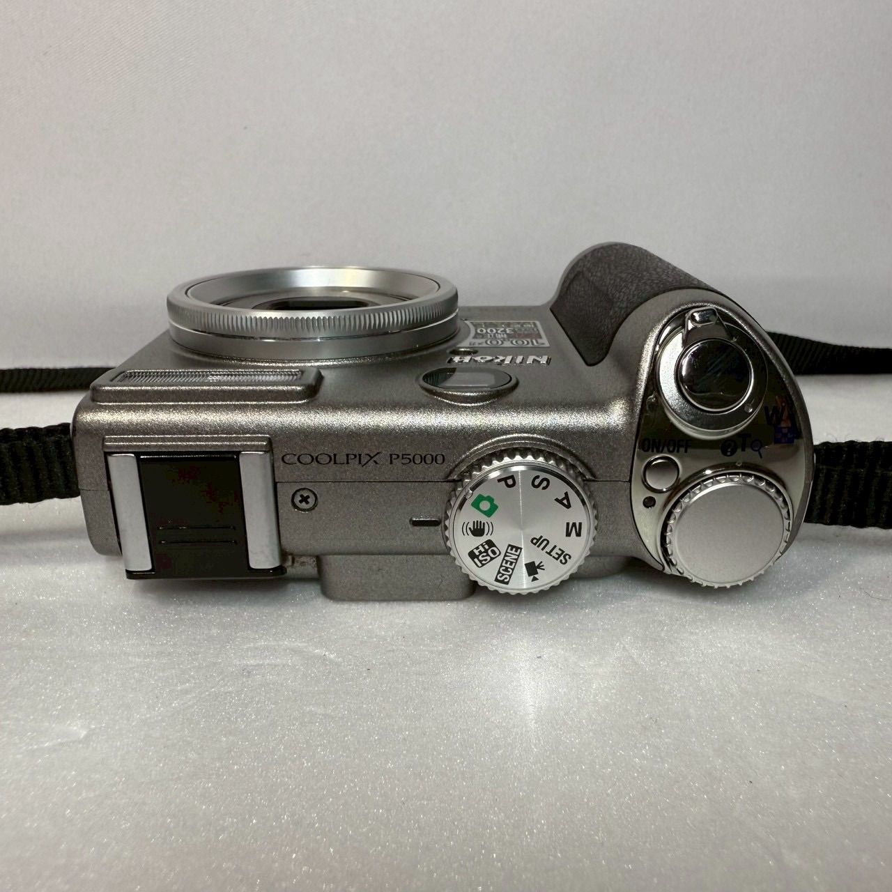 Nikon Coolpix P5000 シルバー ニコン デジタルカメラ ぜ-25 ニコン Nikon COOLPIX P5000 3.5x シルバー - メルカリ
