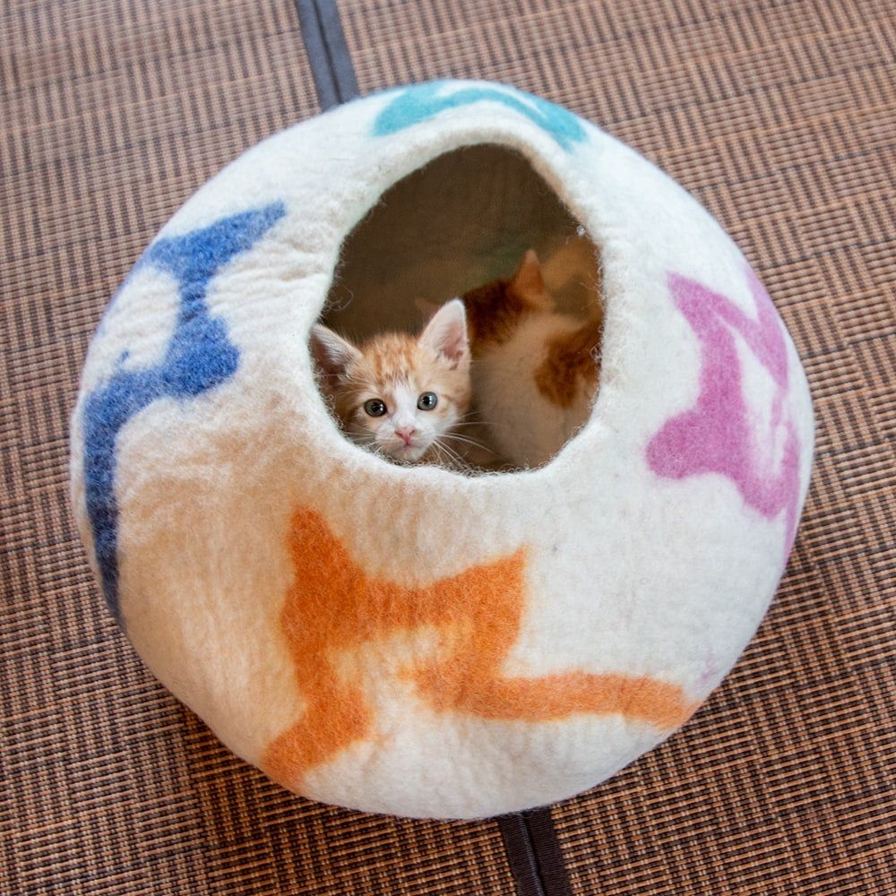 ネパールフェルトの猫ちぐら しっかりめ丸形タイプ