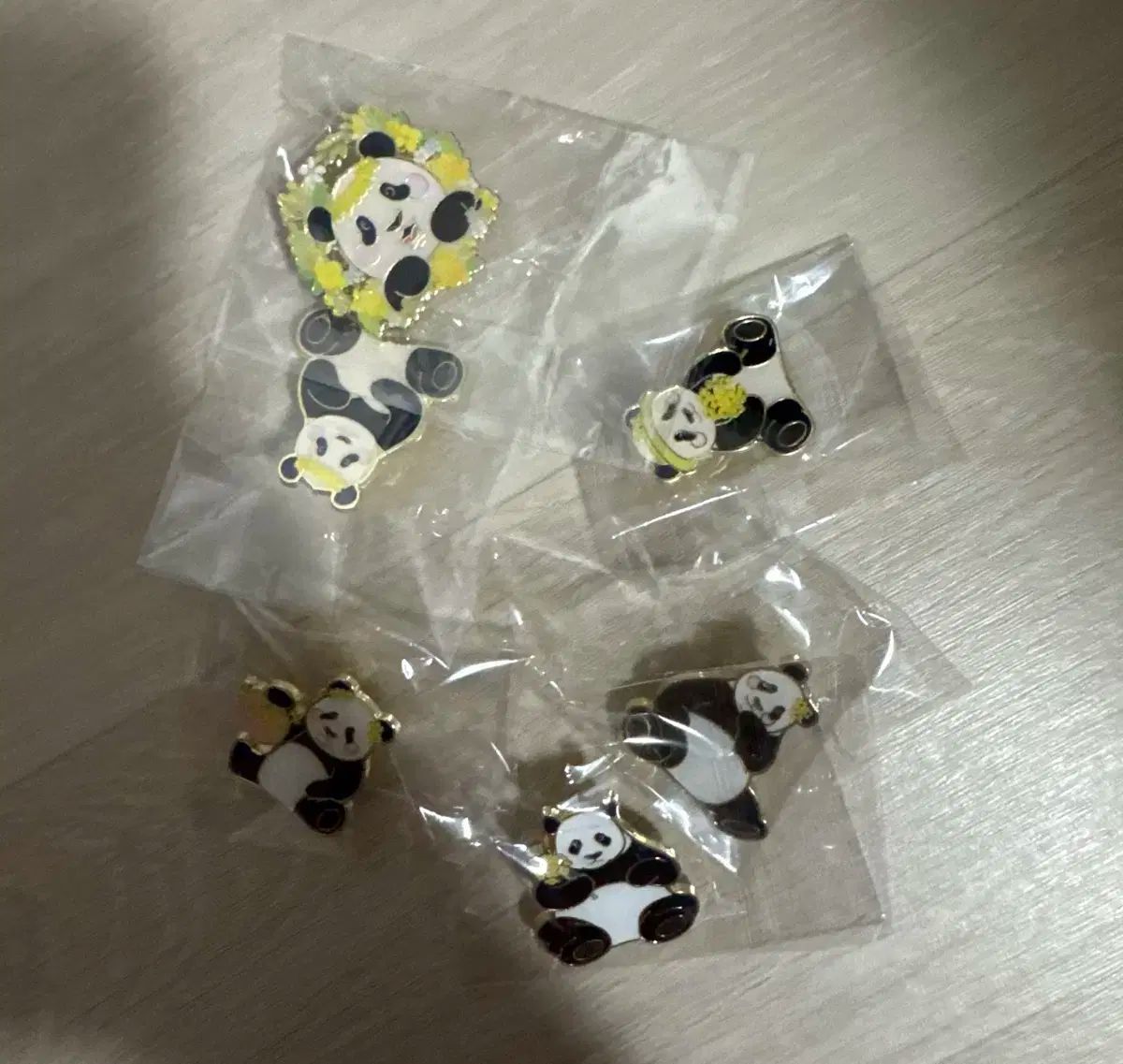 フバオ 菜種バッジ