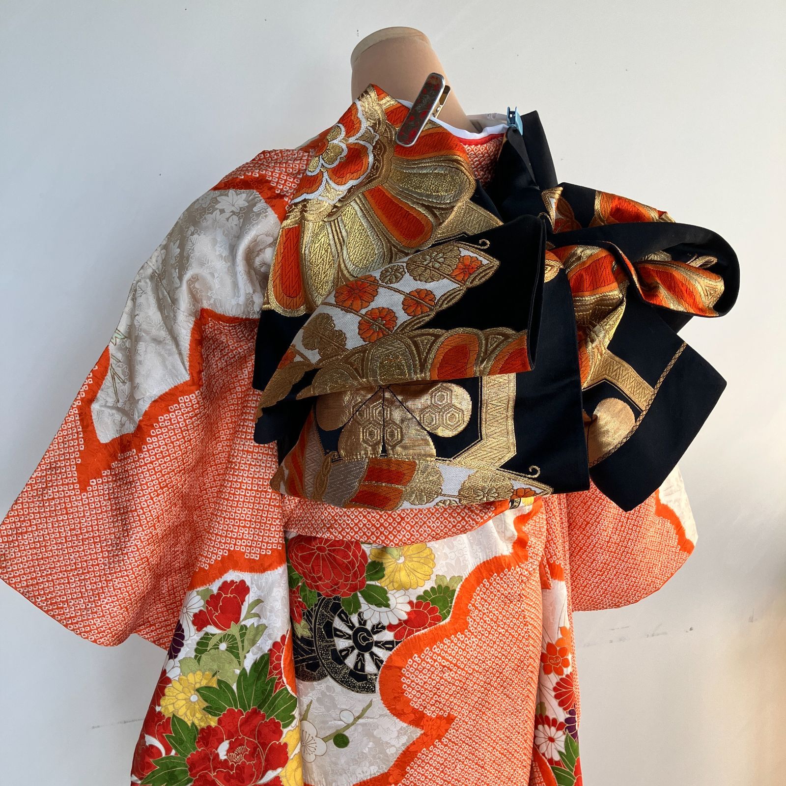 F02 限定価格！☆used美品☆ 成人式 刺繍 豪華振袖7点セット 成人振袖 7点フルセット 振袖セット 振袖一色 白 オレンジ