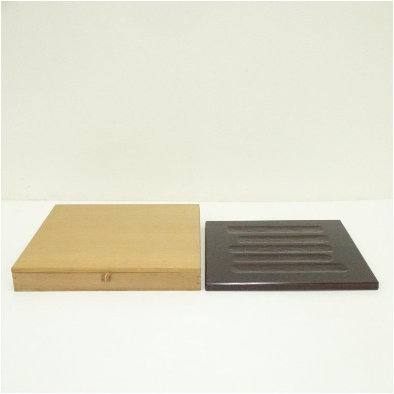 真塗敷板【極上品】飾り板お茶道具/共箱 楽天市場】【茶器/茶道具 風炉用敷板】 小板 真塗り 荒目板 木製