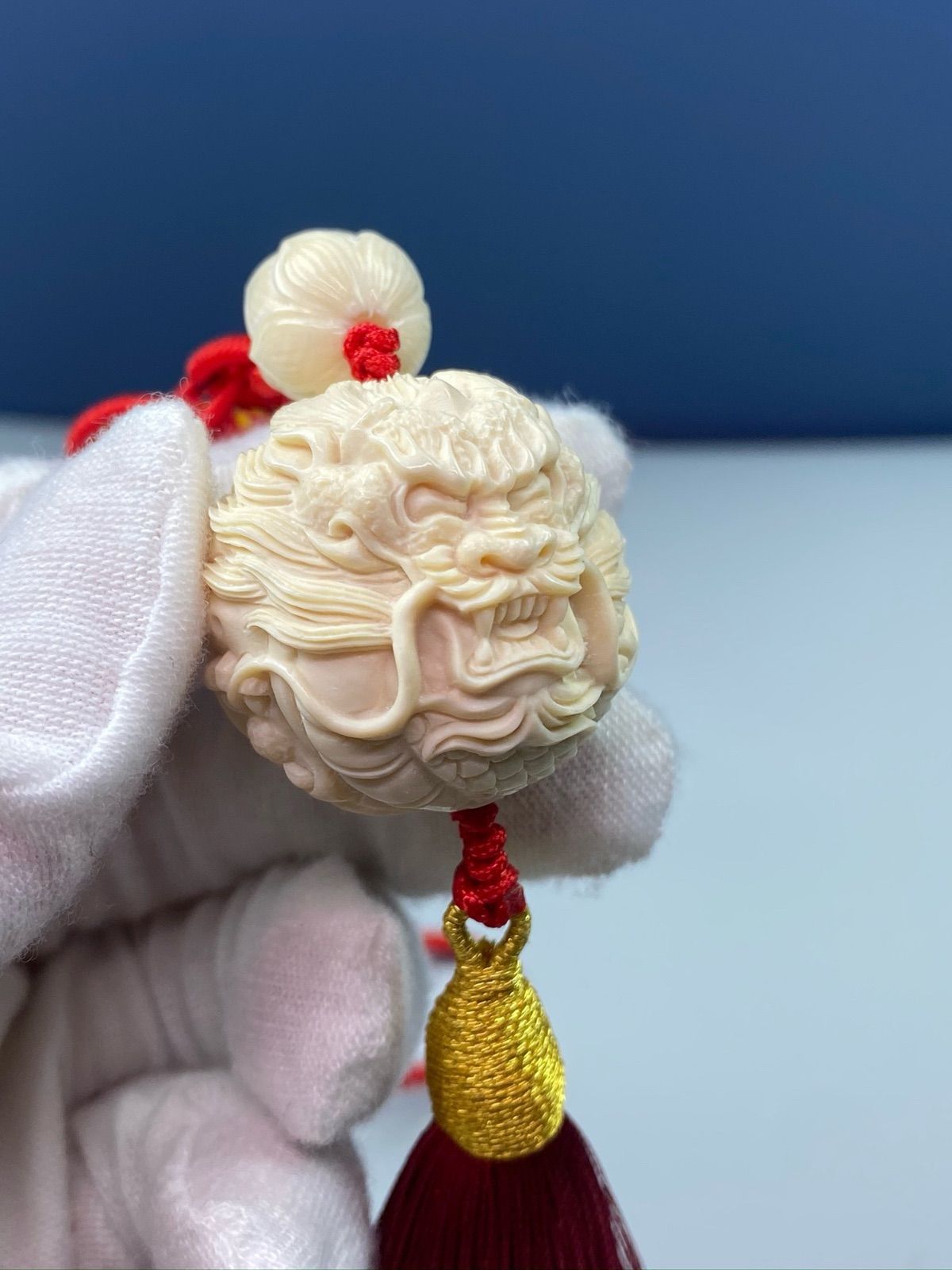 天然マンモス牙美しい手作り彫刻 1龍珠 車用ストラップ 天然マンモス牙美しい手作り彫刻 龍珠 車用ストラップ
