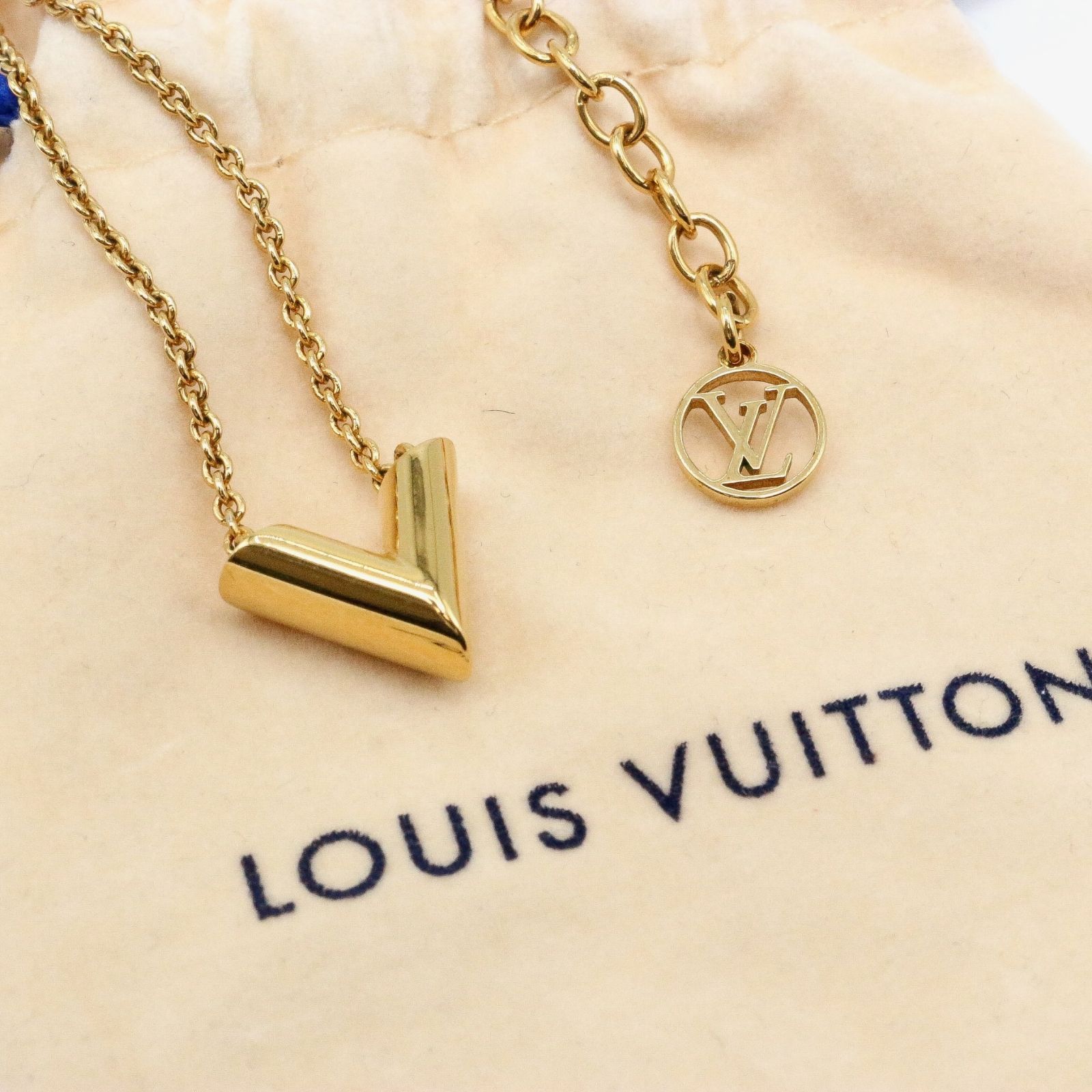 ルイヴィトン M61083 エセンシャル V ネックレス ロゴ メタル 金 ゴールド gold LOUIS VUITTON - メルカリ