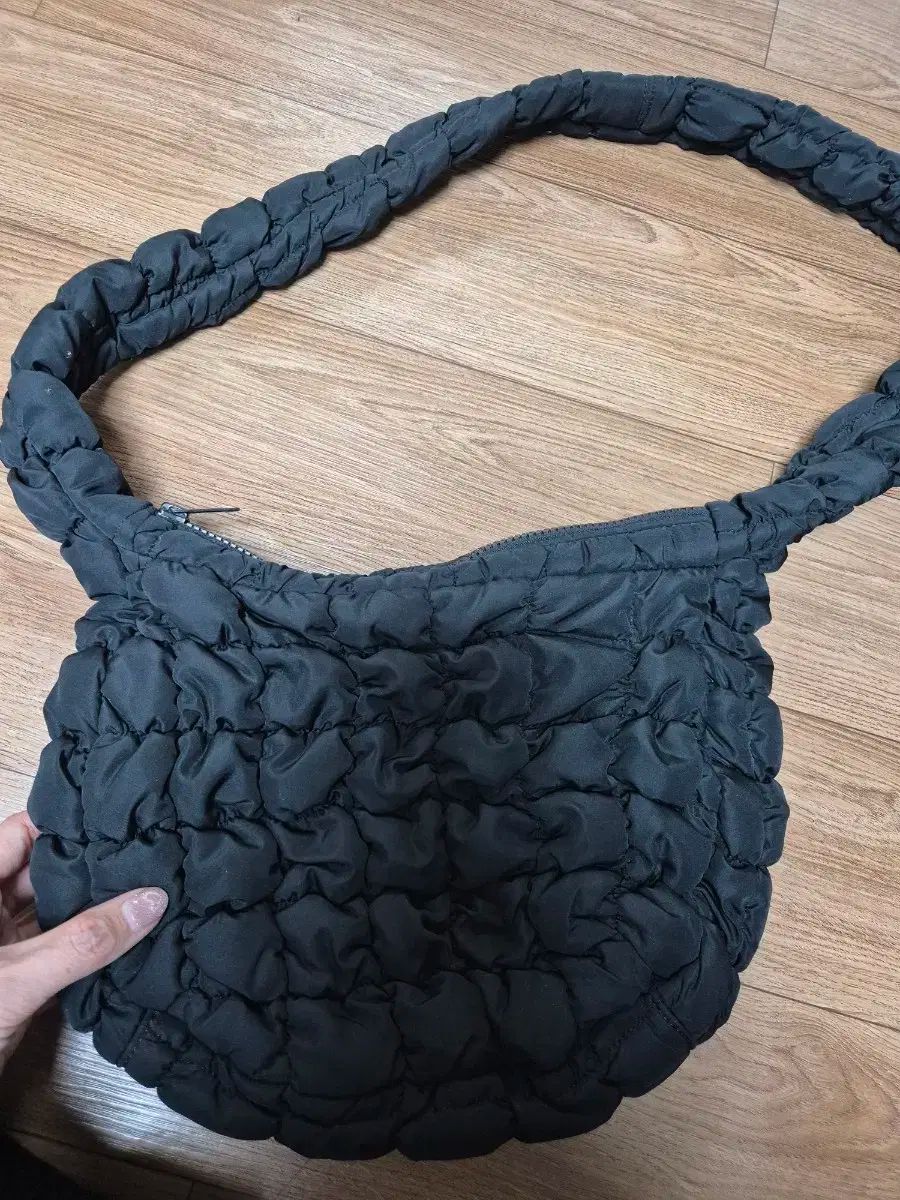 コス キルト メッセンジャーバッグ ブラック