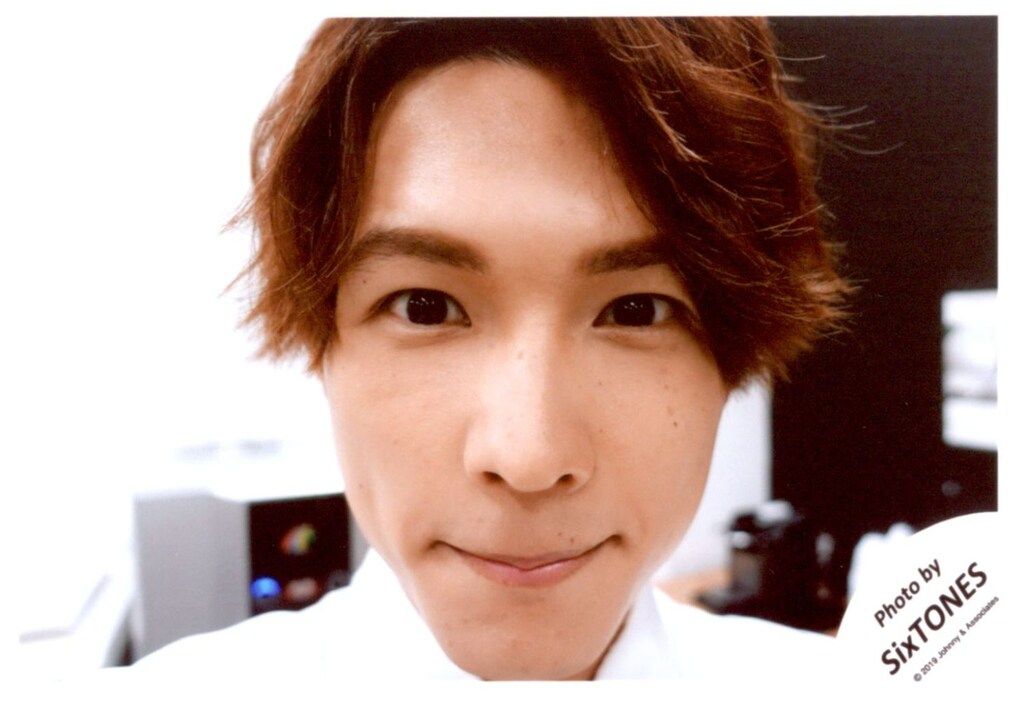 SixTONES 松村北斗 公式写真 セルフィーまとめ売り SixTONES 19年セルフィー企画 松村北斗 公式写真 *1枚 - メルカリ