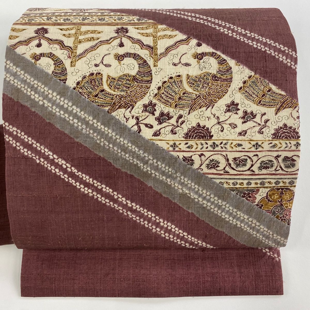 名古屋帯 秀品 紬地 孔雀 草花 絞り 小豆色 正絹