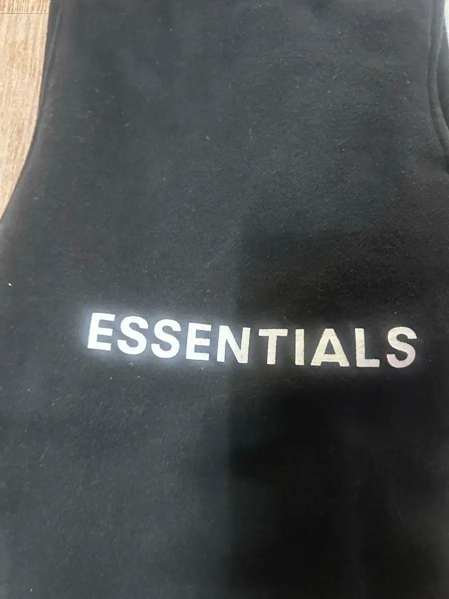 ESSENTIALS エッセンシャルズ