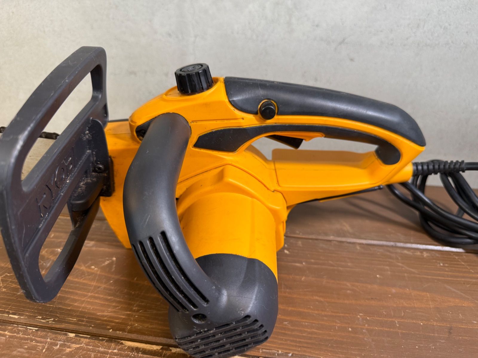 103T167☆リョービ RYOBI チェーンソー CS-2501 動作確認 ☆中古品 