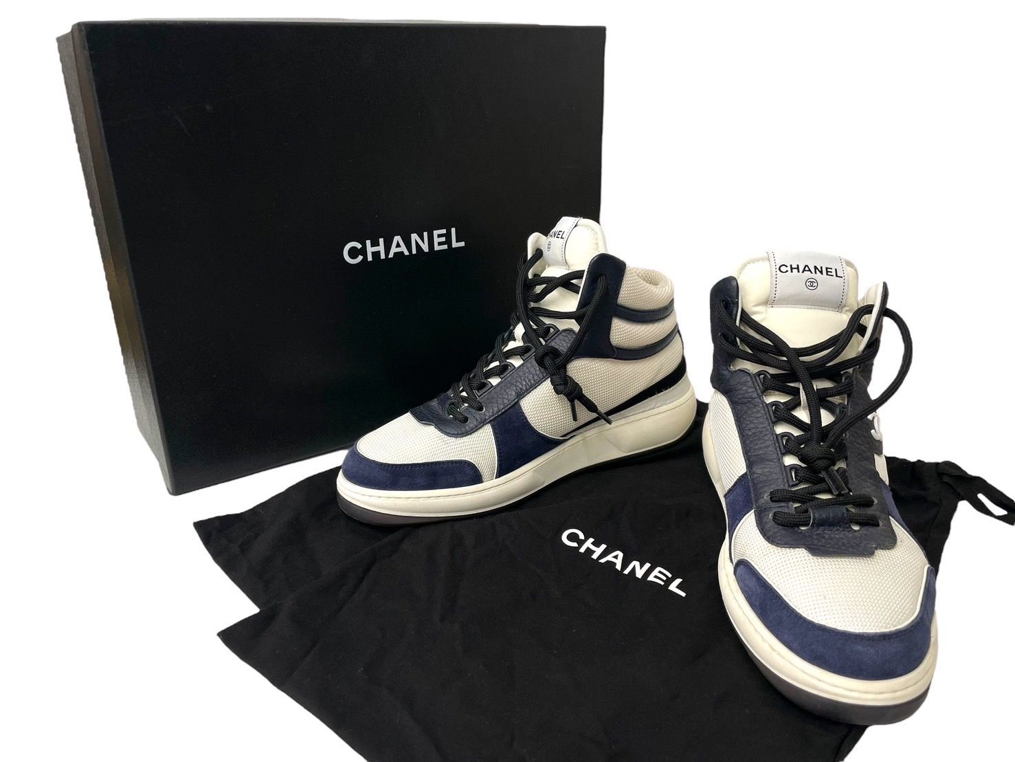 CHANEL スニーカー モノトーンカラーがお洒落☆【CHANEL】レザー スニーカー