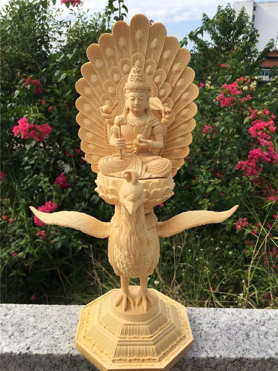 上の木彫 孔雀明王座像 仏教美術 精密彫刻 仏像 手彫り 上品 高さ38cm
