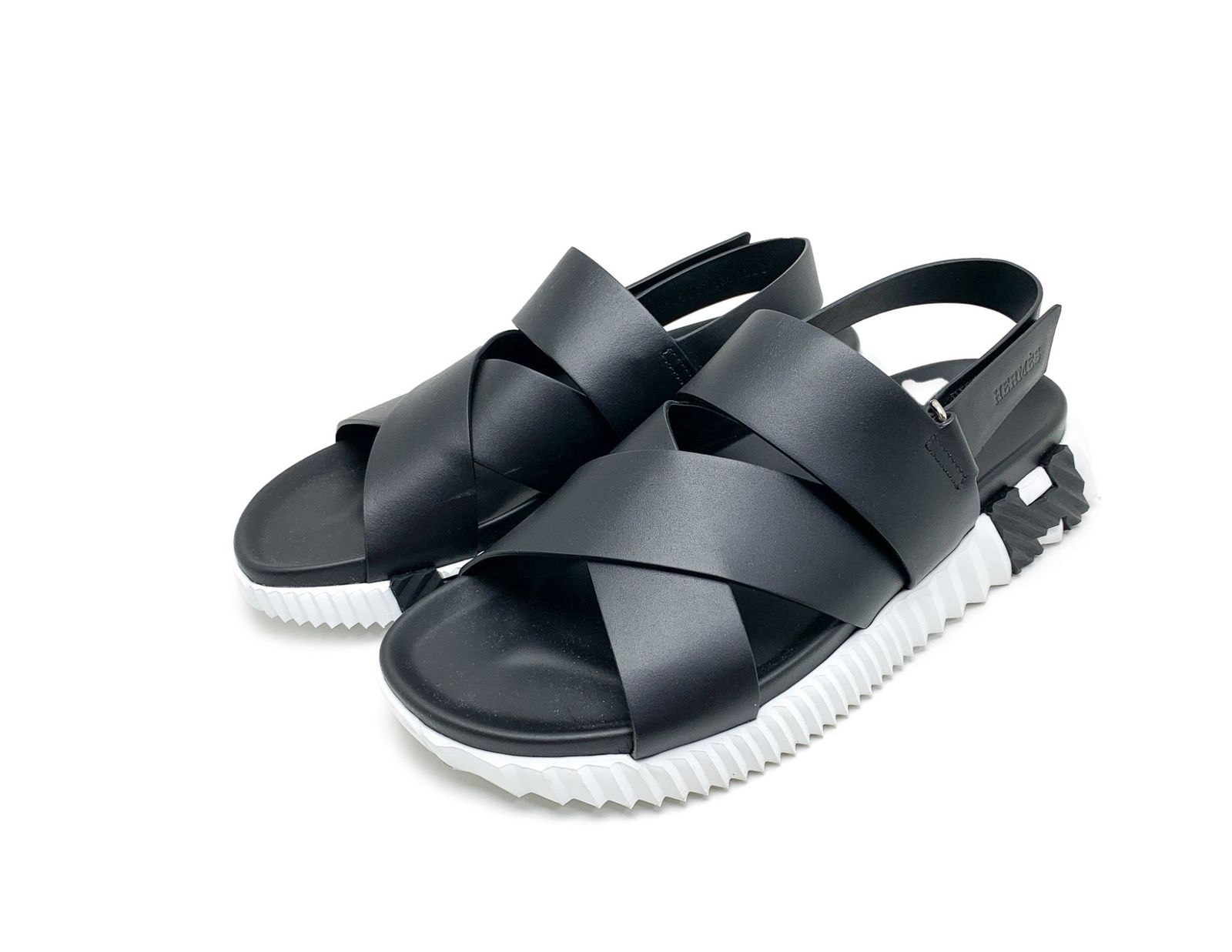 HERMES エルメス 黒 ブラック 白 ホワイト サンダル エレクトリック