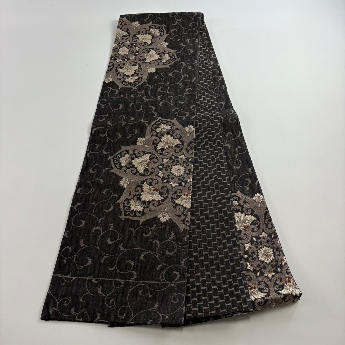 袋帯 美品 名品 花唐草 金糸 銀通し 焦茶色 六通 正絹 【中古