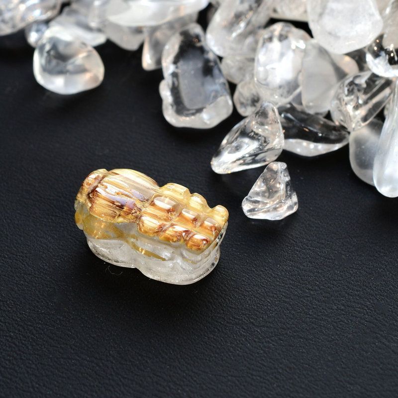 洗練された黄金の輝きが放つ存在感 1点物 ゴールド タイチンルチル クォーツ 貔貅 ヒキュウ GHHKU5 2g 金運 商談 面接 交渉 勝負運 邪気払い お守り ご褒美 天然石ビーズ 貫通穴あり ルチルクォーツ 効果 京海堂 天然石の卸 京の蔵