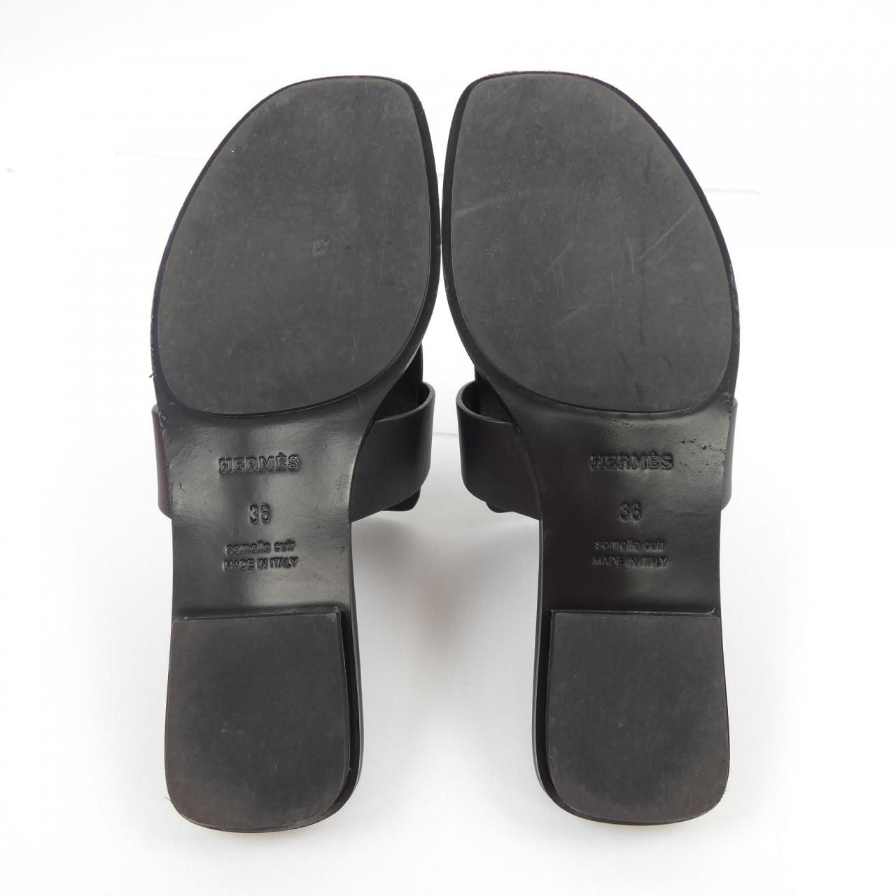 231038Z サンダル