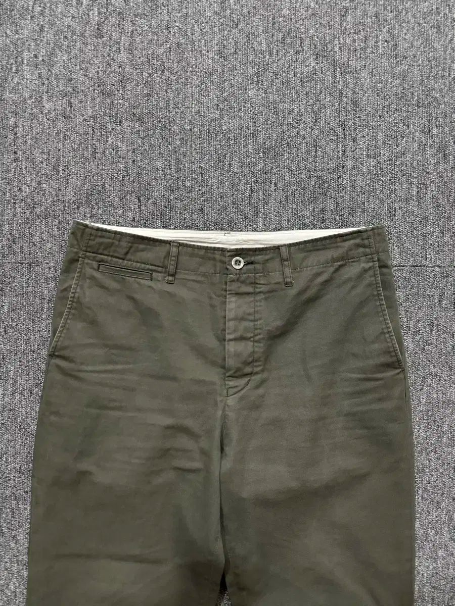 FIELD CHINO