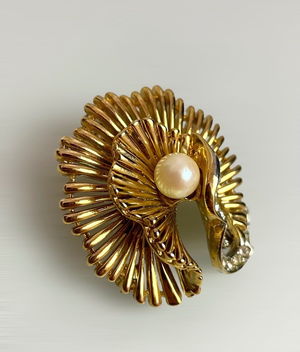 本パールとストーンのブローチ