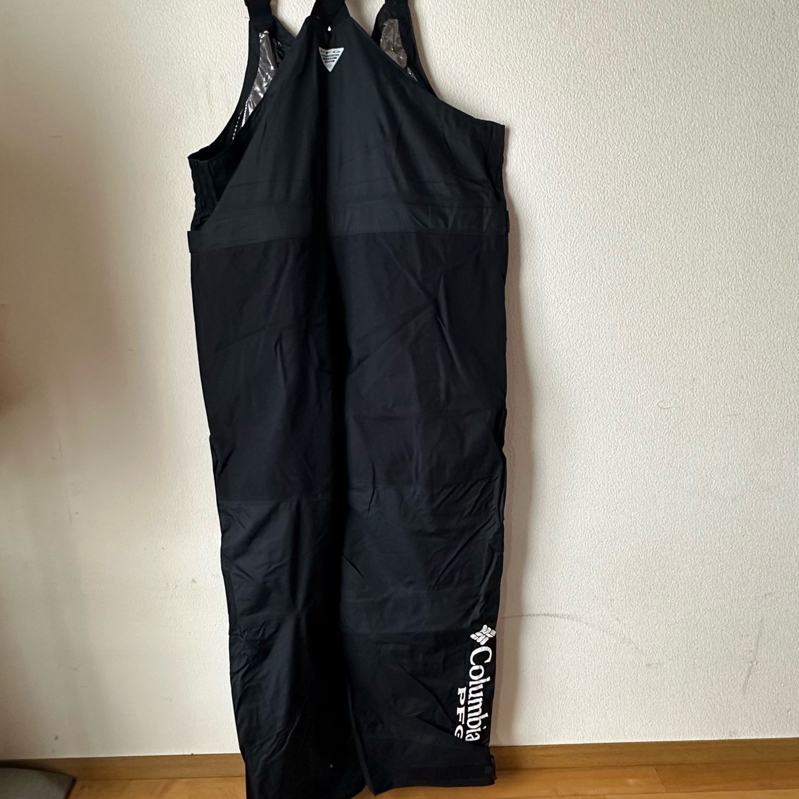 ワゴンセールも実施中。 Columbia PFG Gale Warning Bib OMNI-HEAT フィッシングビブパンツ BLACK