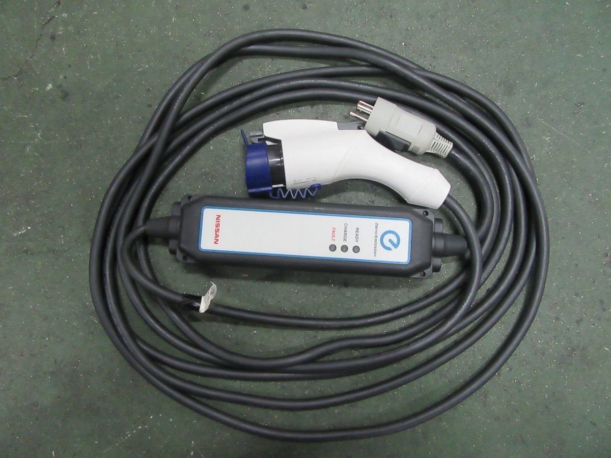 日産NISSAN 電気自動車 充電ケーブル 29690-3NK5E 日産 リーフ 電気自動車 EV車 等 純正 充電ケーブル 29690-3NK5E