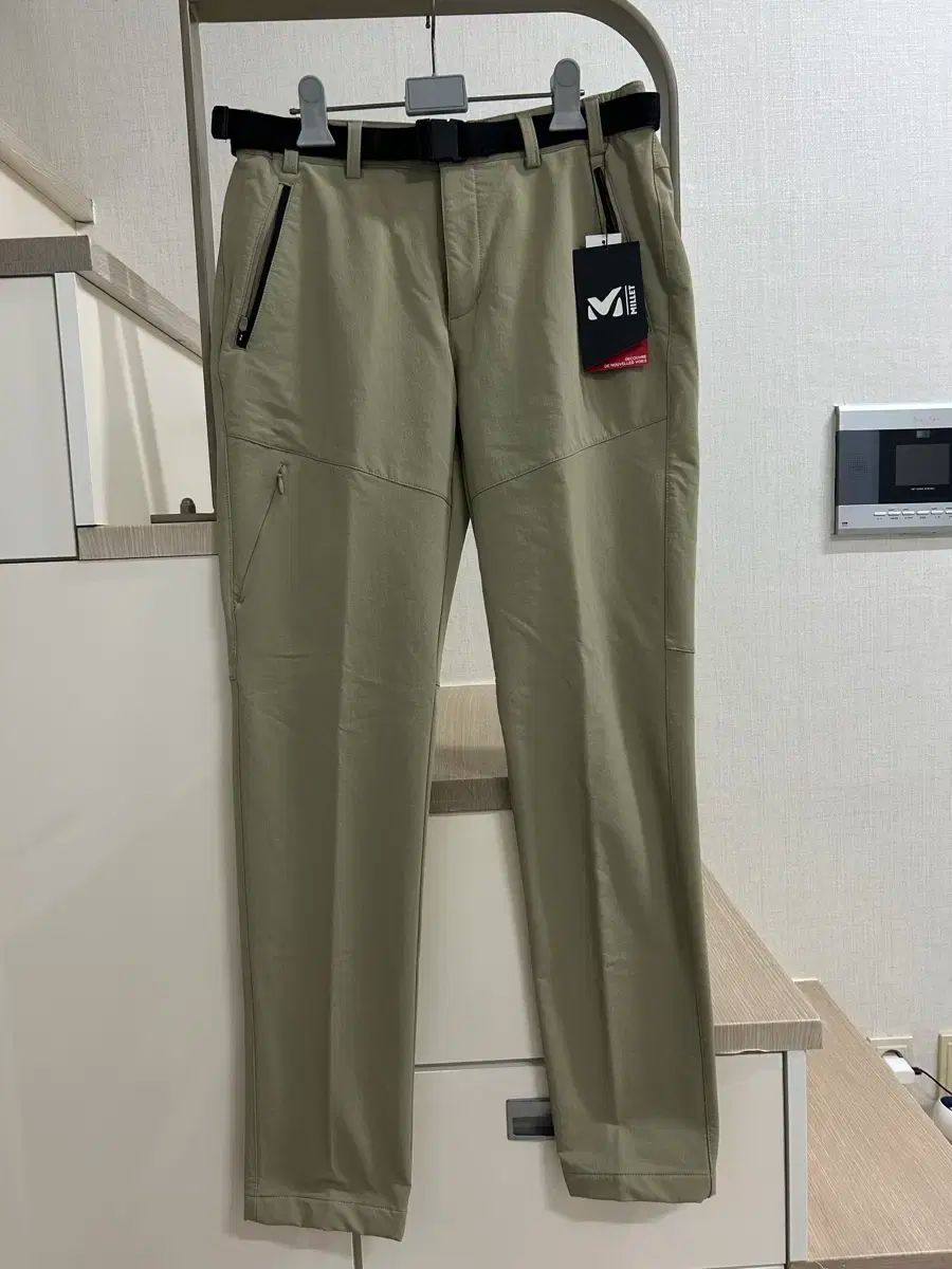 アウトドア MILLET ミレー ストレッチ加工 パンツ タック