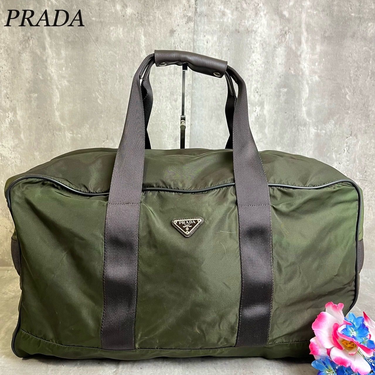 ✨良品✨ PRADA プラダ ボストンバッグ ハンドバッグ 三角ロゴ シルバー金具 A4収納 大容量 ロゴ型押し 白タグ ロゴプレート  テスートナイロン サフィアーノレザー ユニセックス レディース メンズ カーキ 緑色 - メルカリ