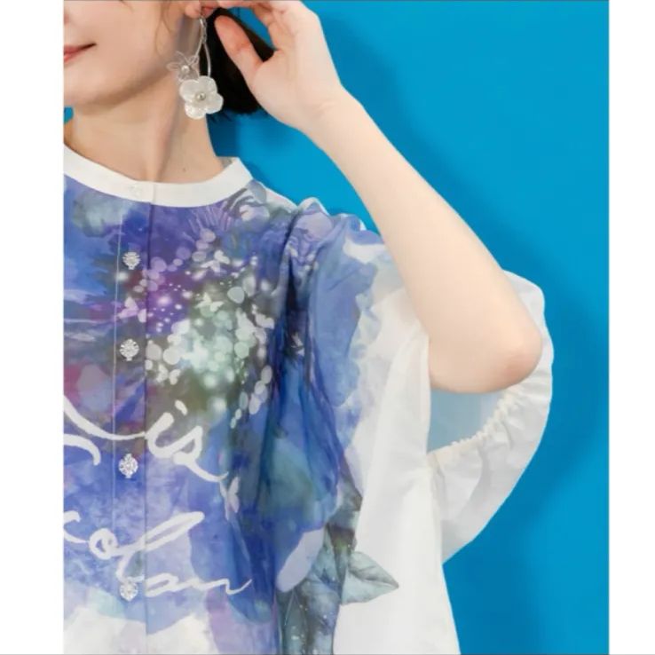 スカラー ScoLar 大輪の水彩花柄シャツ （アイボリー） スカラー ScoLar 大輪の水彩花柄シャツ （アイボリー