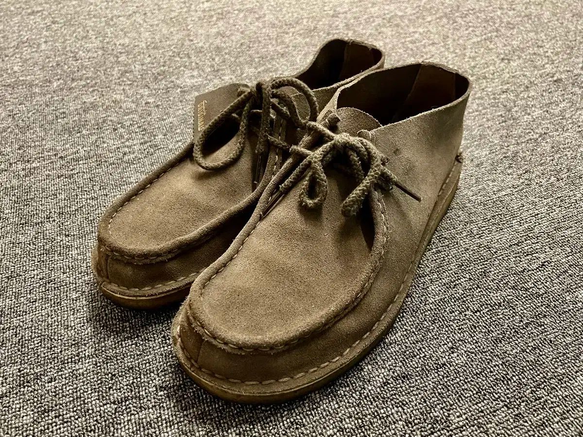 280 Clarks クラークス ワラビー ロー 木炭 スエード