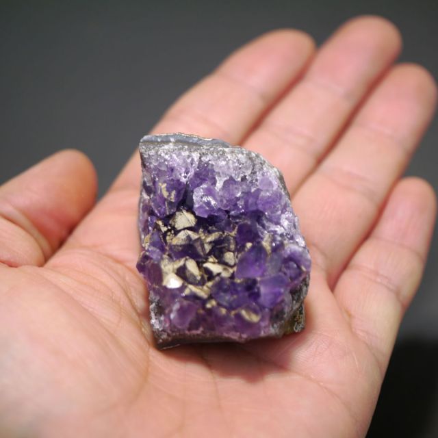 ♒高貴・大きめ天然石♒】濃厚紫色 ウルグアイ産 高品質アメジスト 天然石