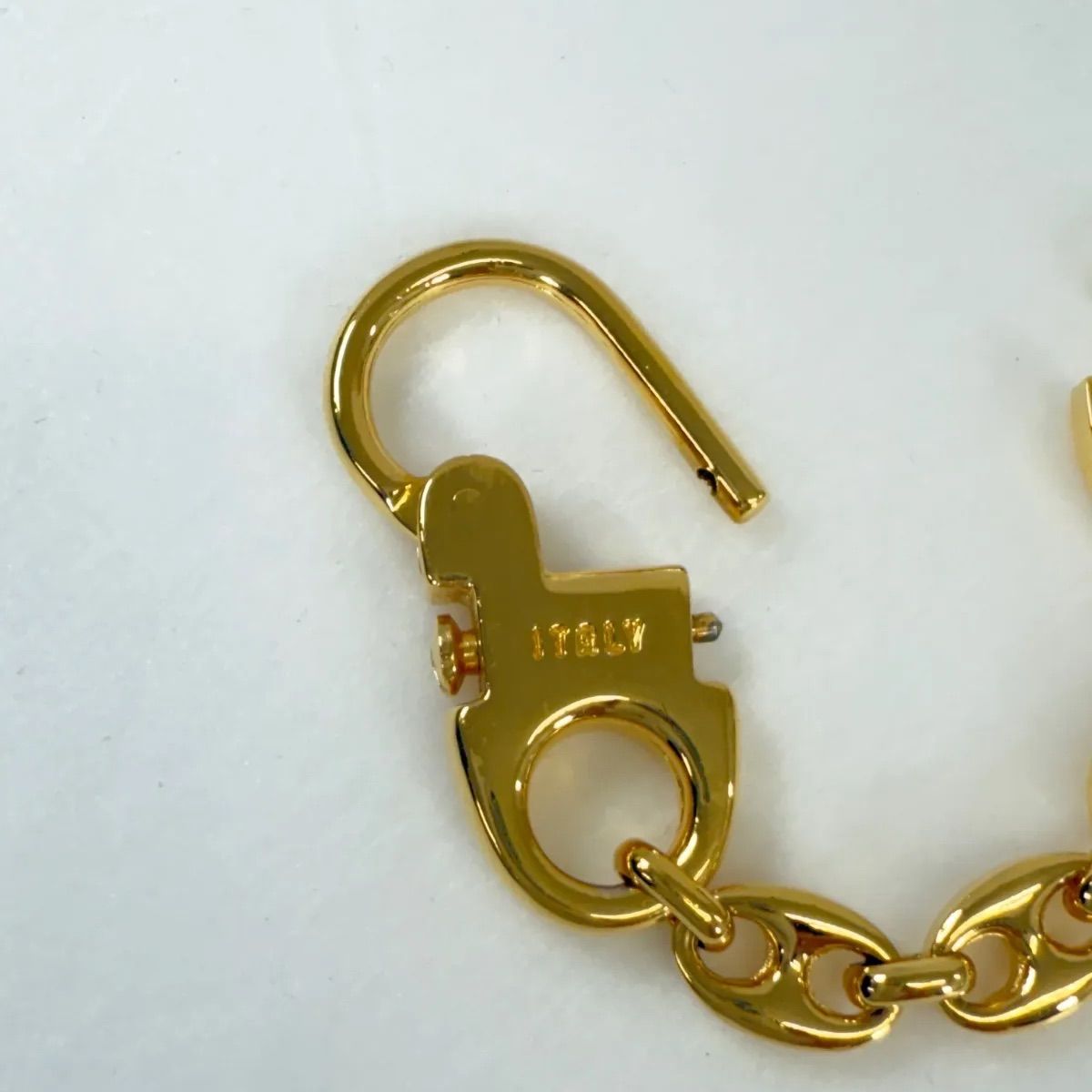 美品✨GUCCI グッチ GG柄 キーリング キーホルダー ブラウン/ゴールド 楽天市場】GUCCI グッチ ハート モチーフ インターロッキング