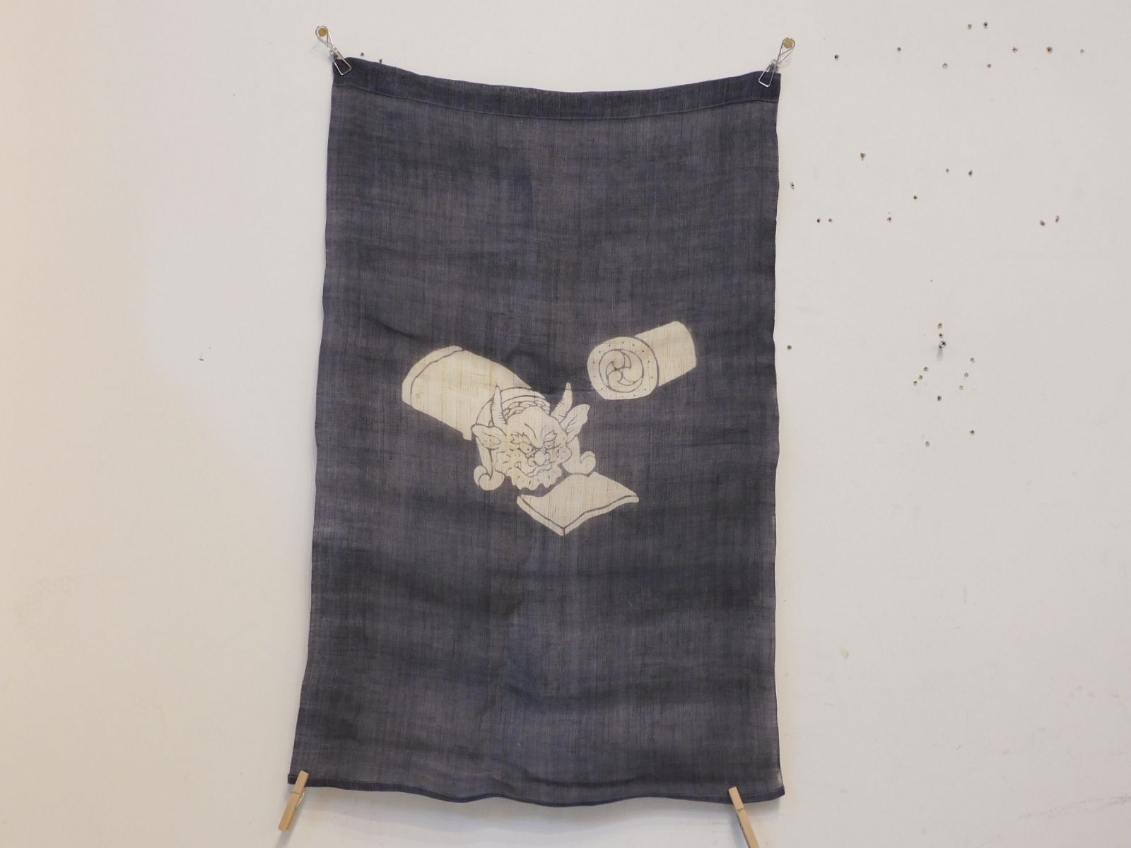 型染め のれん 本麻 鬼瓦の図 M-00516 のれん 暖簾 麻 藍染 民芸 NEXPOTALLINN_EU