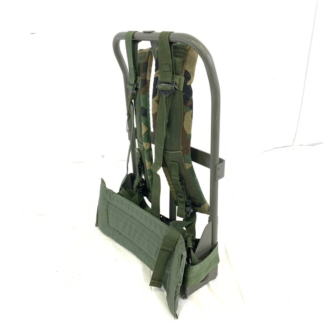 【米軍放出品】リュックフレーム フィールドパック用フレーム ショルダーストラップ/ヒップベルト付き ミリタリー ALICE(120)AB26YK-2