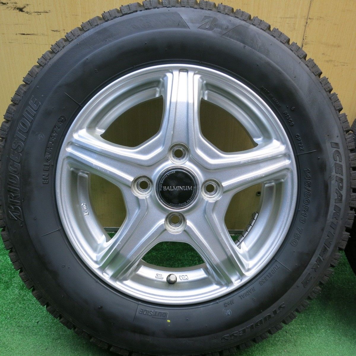バリ溝！24年！ほぼ10分スタッドレス 145/80R13 ブリヂストン アイス