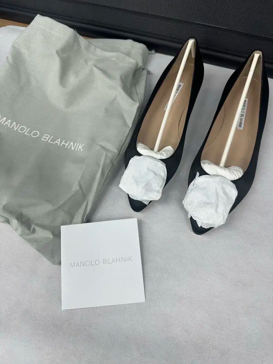 MANOLO BLAHNIK マノロブラニク サテン ハンギシ フラットパンプス 楽天市場】【9/14-9/15限定・最大2万円OFFクーポン配布中