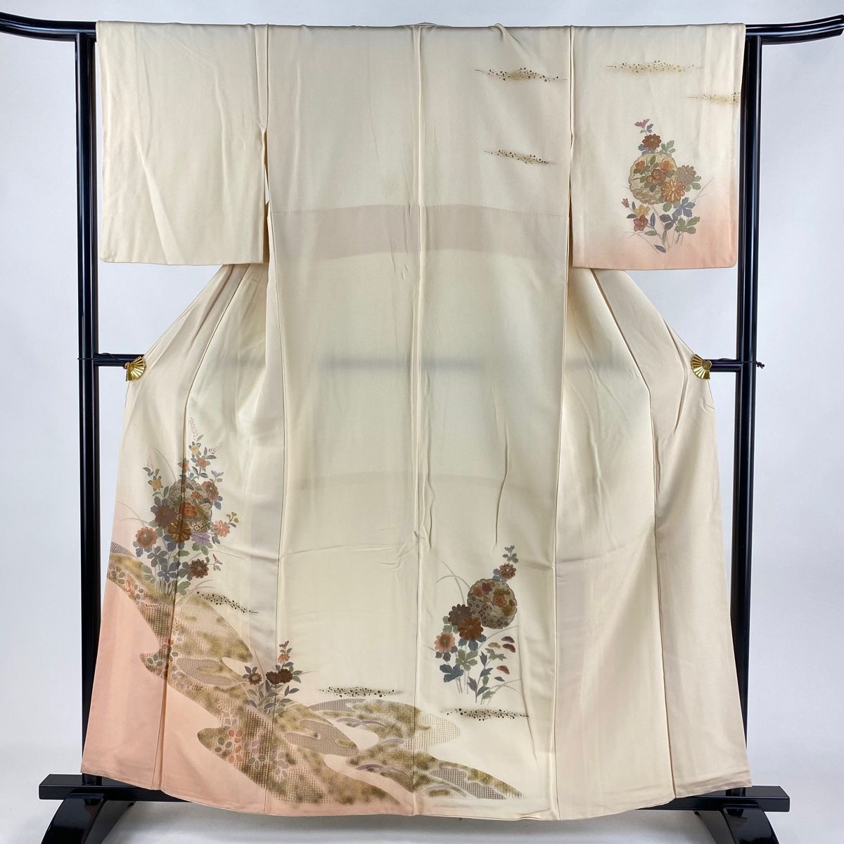 訪問着 身丈157.5cm 裄丈64.5cm M 袷 雪輪 草花 金彩 刺繍 ピンクベージュ 正絹 秀品