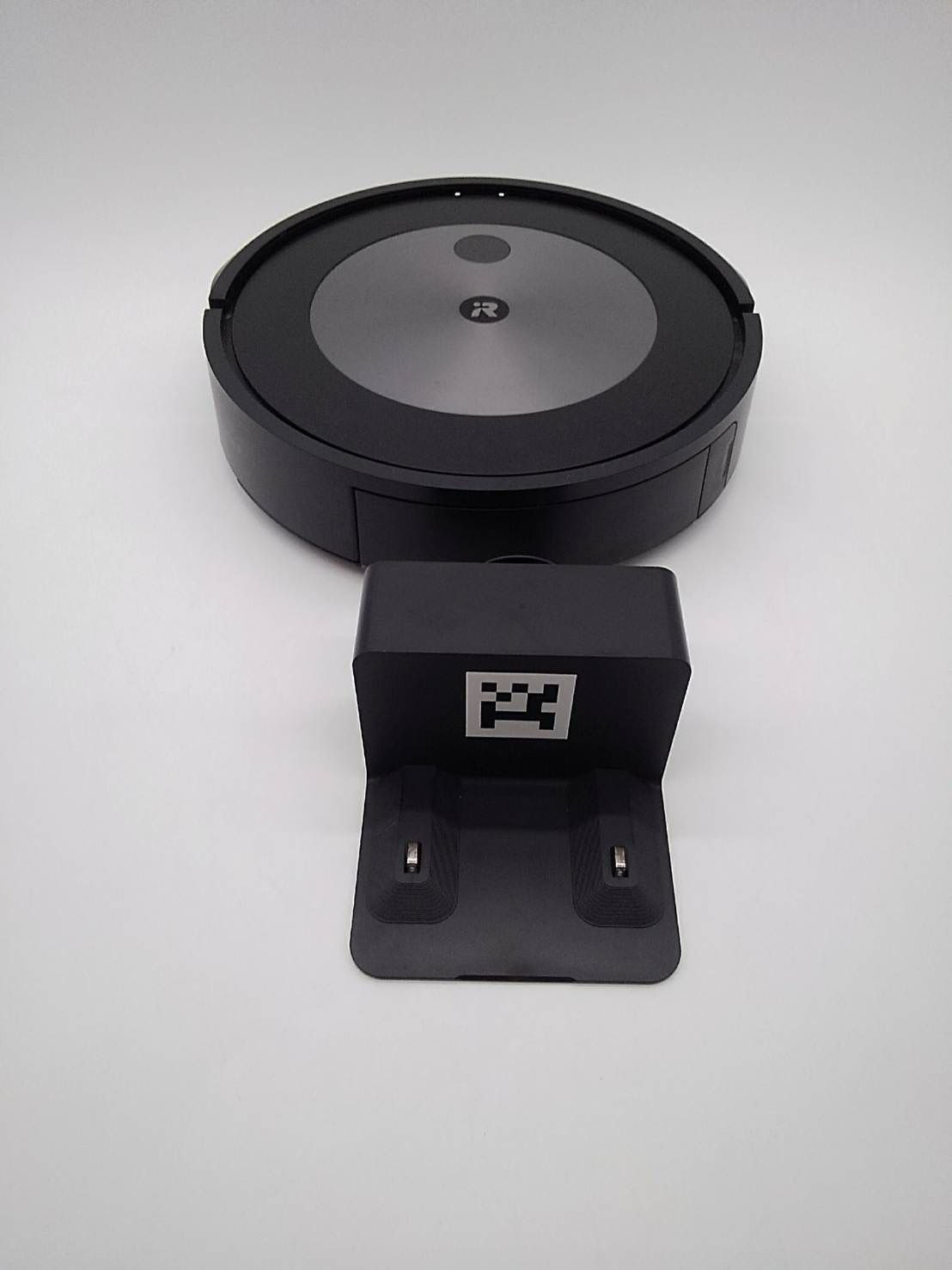 H№2582 ルンバ j7 ロボット掃除機 アイロボット 高性能カメラ コード類回避 Alexa対応