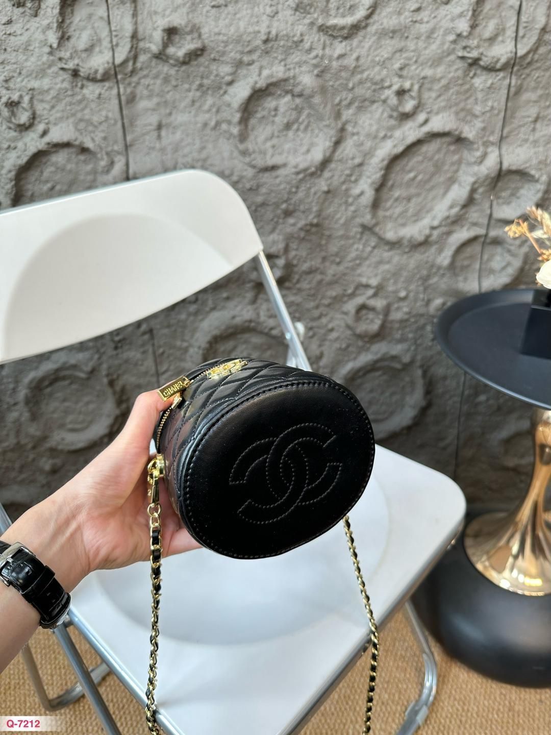 CHANEL BEAUTE ポーチ 黒 chanle 黒い円筒形の化粧ポーチ｜本日限定特価｜新品未使用